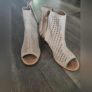 Toms Light Beige Peep-Toe Ankle Booties